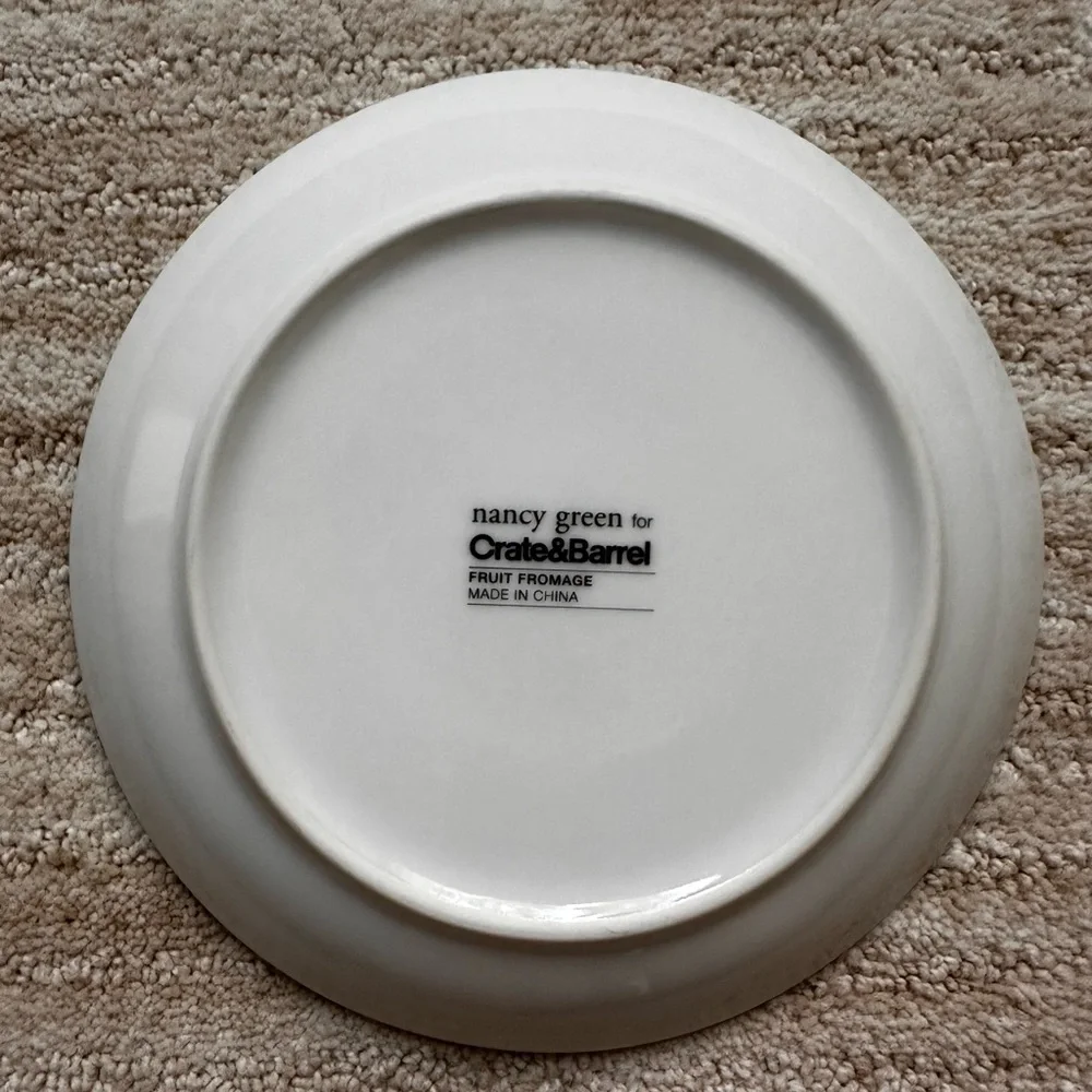 Set of 4 Crate&Barrel Nancy Green Fruit From age Appetizer Desert Plates